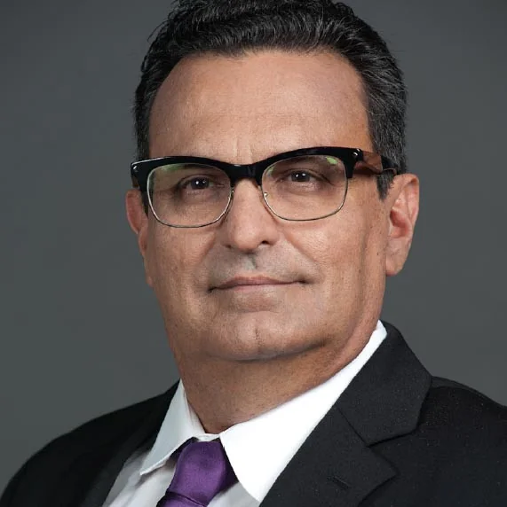 Portrait of Dr. L&aacute;zaro C. Fern&aacute;ndez, DDS
